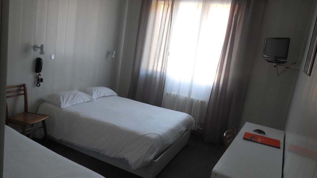 旅行者国际之家酒店 蓬德萨拉尔 外观 照片